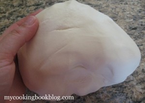 Захарен Фондан (Wilton Rolled Fondant) - My Cooking Book Blog