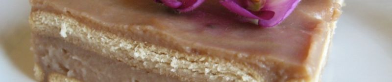 Бисквитената торта на леля Ани, с вишнив сироп и Крем с Какао и Нес кафе