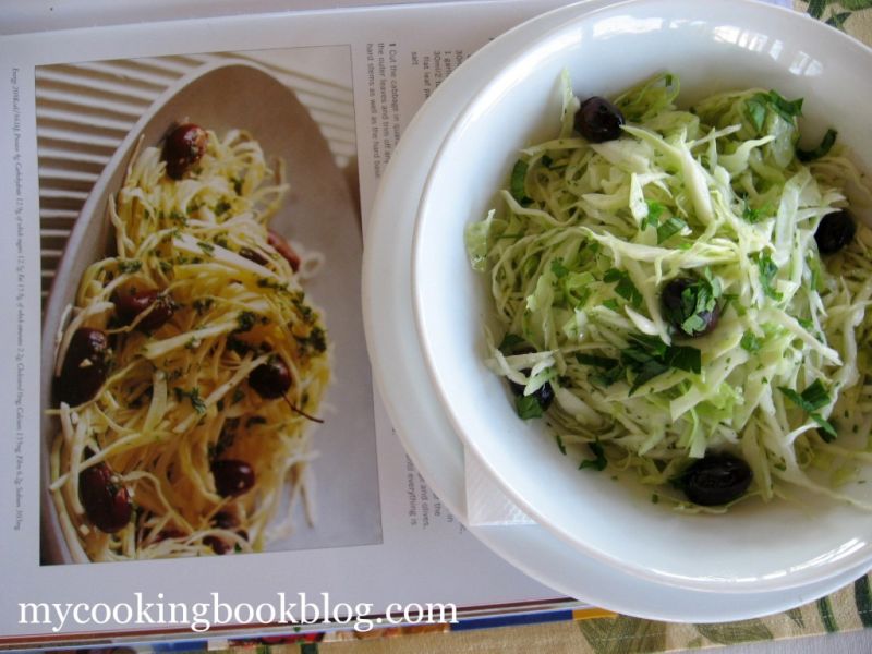 Зелева Салата с Лимонов Дресинг и Черни Маслини