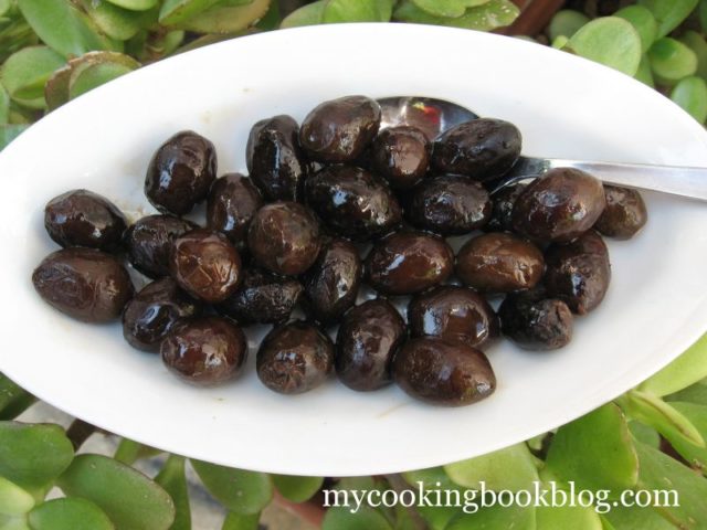 Как се правят черни маслини в саламура