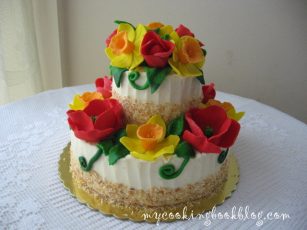 Торта с пролетни цветя