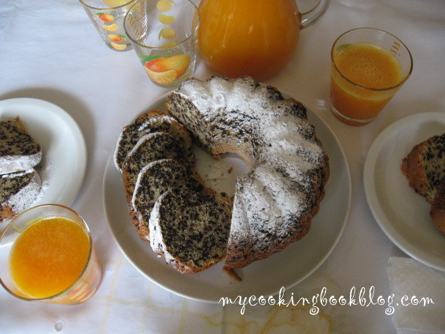 Кекс с шоколадови или цветни пръчици Кекс с шоколадови или цветни пръчици