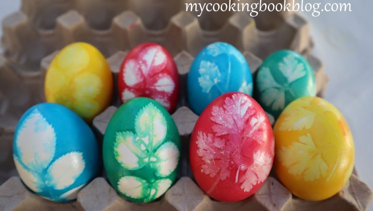 Великденски яйца с отпечатък от растения