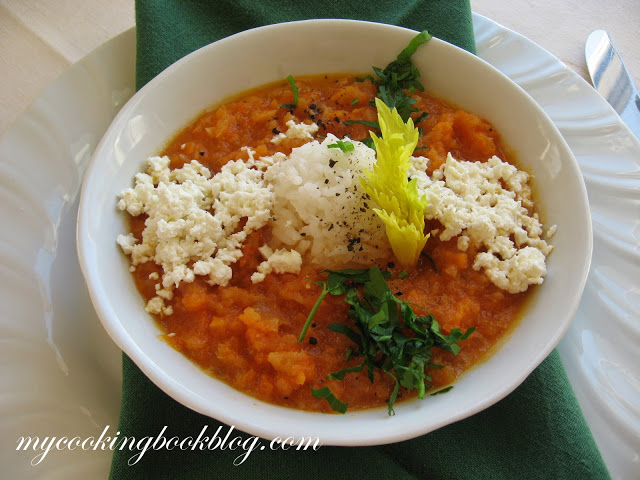 Гъста супа от пресни домати, целина, лук и моркови