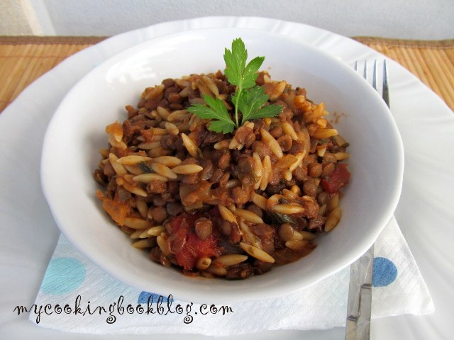 Леща с орзо и домати
