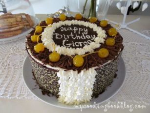 Торта черна гора (Black Forest Cake) с череши от компот