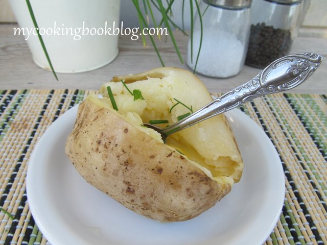 Как се правят цели печени картофи (jacket potatoes)
