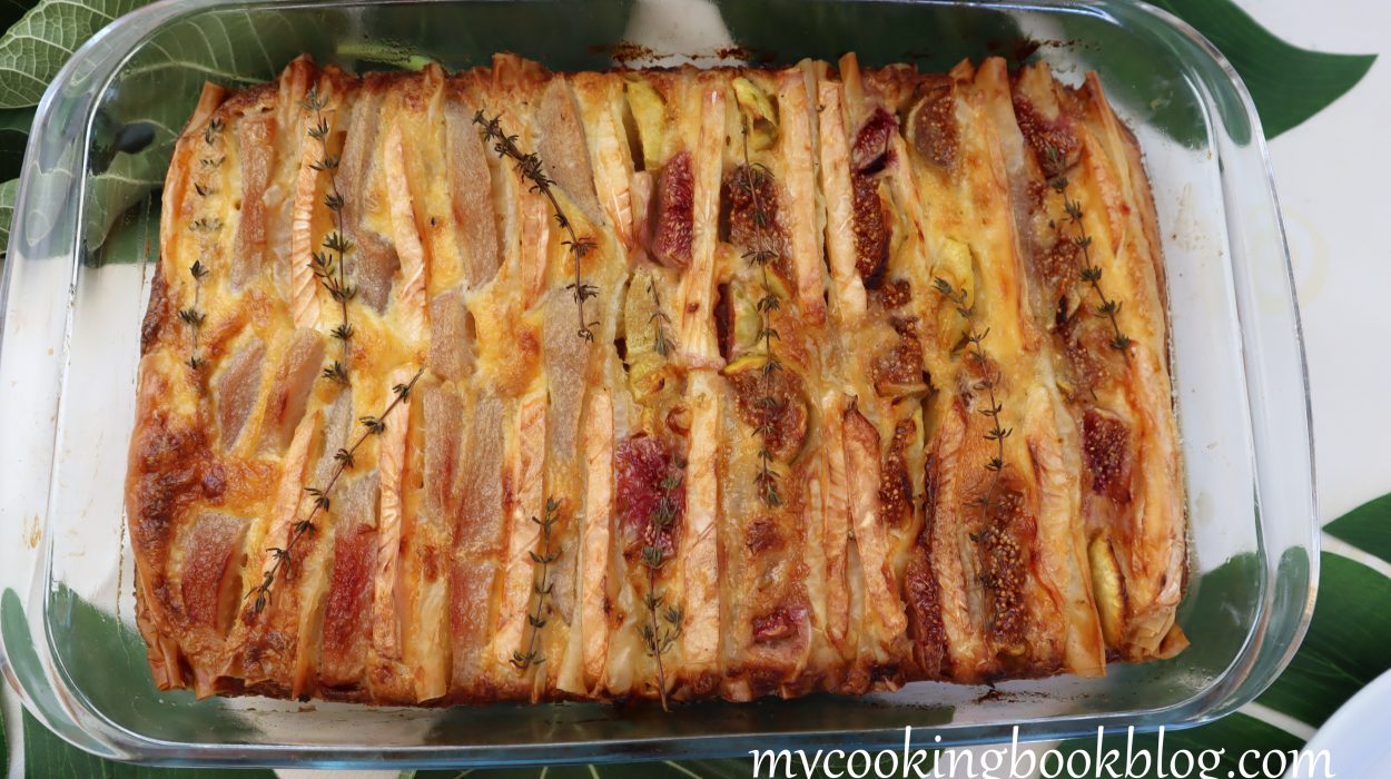 Пай (баница) с меки сирена и плодове