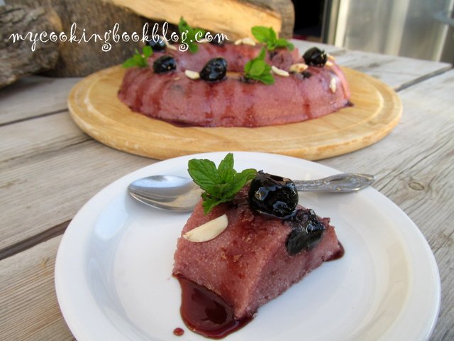 Грис халва със сок от вишни и сладко от череши