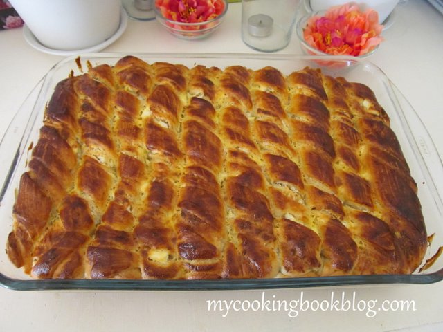 Усукан тутманик със сирене