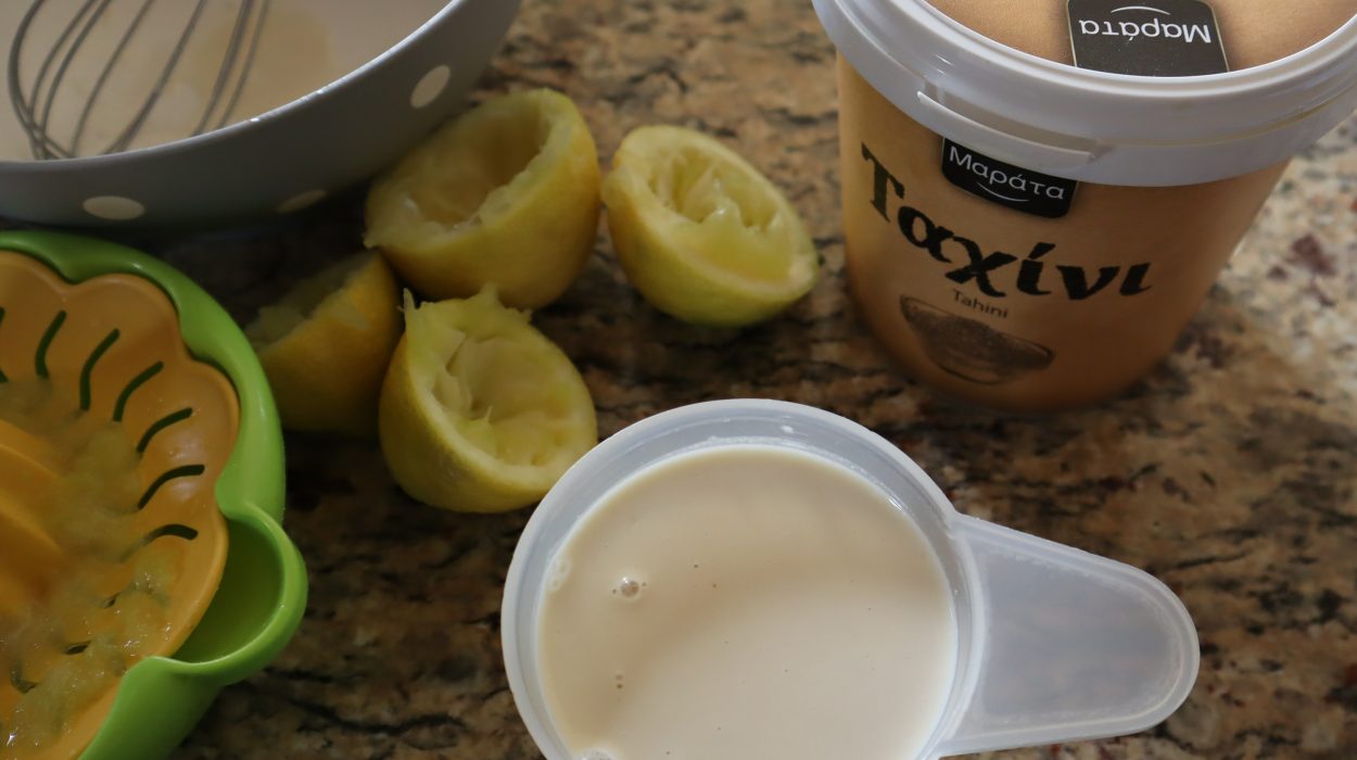 Тахинолемоно (тахан, лимон и вода)