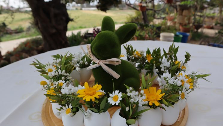 Великденска декорация с черупки от яйца